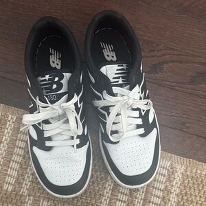 New Balance Men's Black and White Sneakers